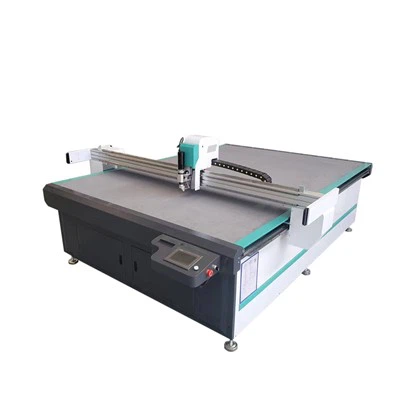 CNC-Schneidemaschine mit oszillierendem Messer